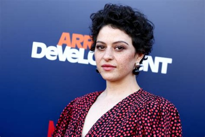 
Alia Shawkat Religion | Does She Follow Muslim Or Jewish Faith | Family Ethnicity And Origin 