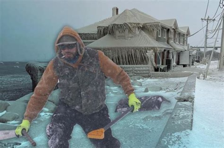 
At least 3 dead as winter storm dumps record 22 inches of snow on Buffalo 