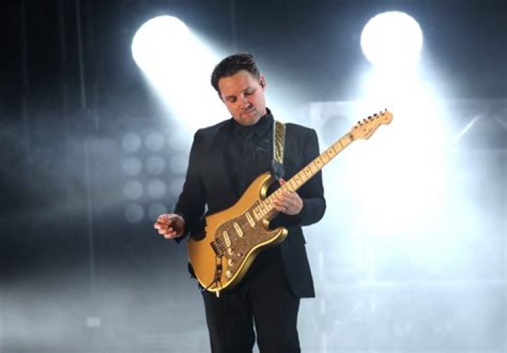 
Breezy Weekes Height, Weight, Net Worth, Age, Birthday, Wikipedia, Who, Nationality, Biography 