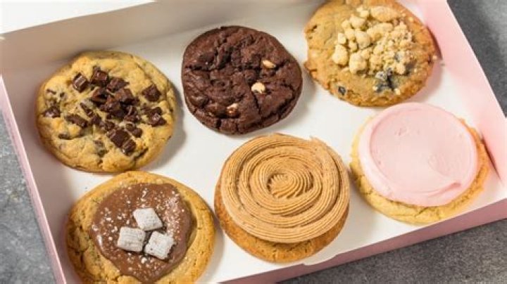 
Crumbl Cookies’ New Year’s week line-up explored as brand bakes new Strawberry Crumb Cake flavored treat 