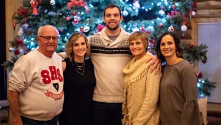 
Dallas Goedert Wife: Is He Married? Parents And Net Worth 