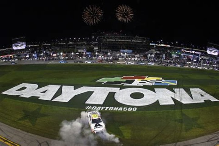 
Denny Hamlin Is The Fan Favorite On Today’s DAYTONA 500 