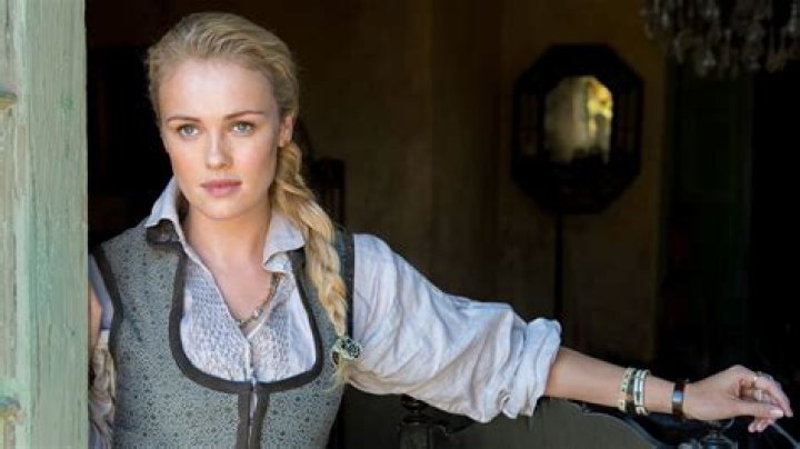 
Details About Hannah New: Age, Height, Husband, Net Worth, Wiki 