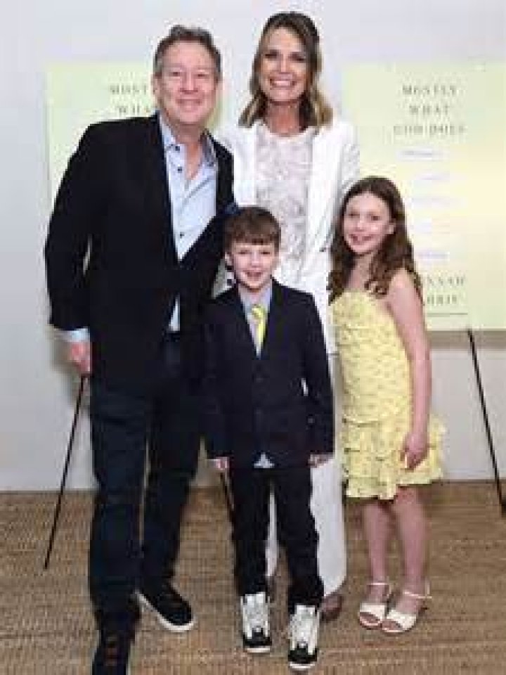 
Did Caroline Jones Have A Husband In 2022? Kids And Net Worth – Ex Husband Divorce Reason 