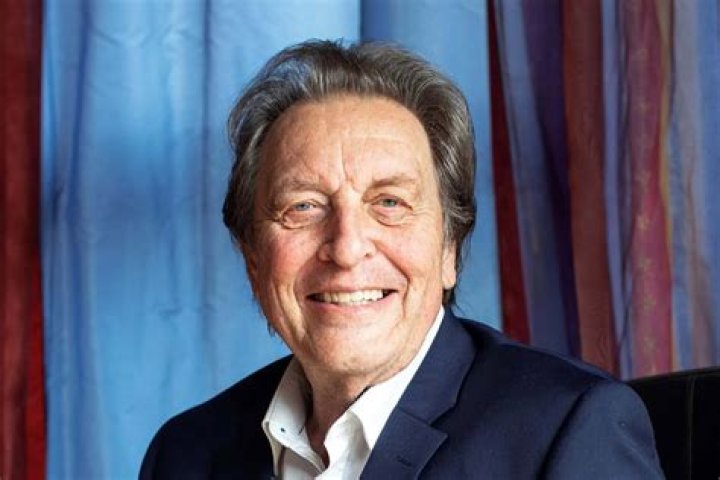 
Errol Gulden Height, Weight, Net Worth, Age, Birthday, Wikipedia, Who, Nationality, Biography 