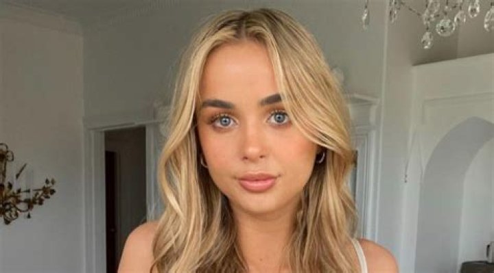 
Gabby Goessling Height, Weight, Net Worth, Age, Birthday, Wikipedia, Who, Nationality, Biography 