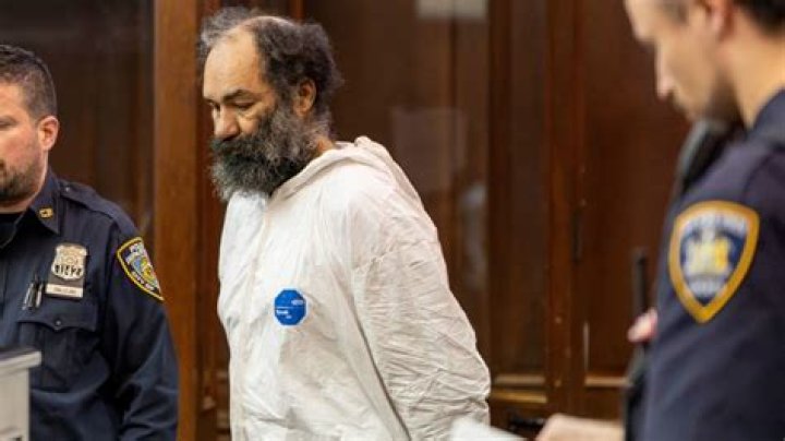 
Homeless man ‘randomly’ stabs 61-year-old woman in senseless and unprovoked attack in NYC 
