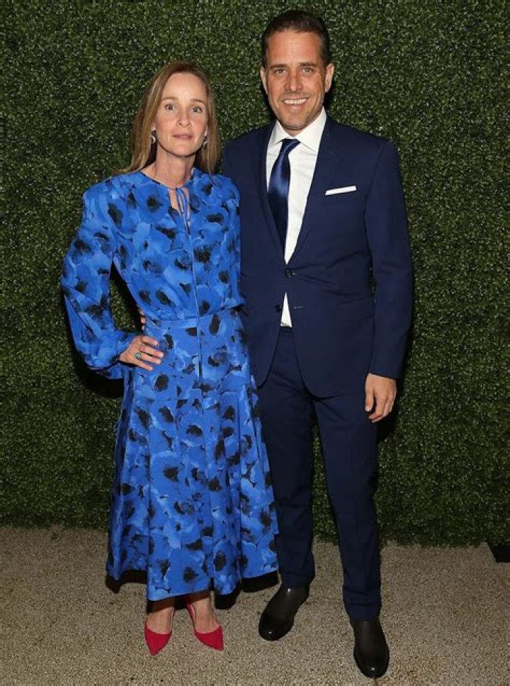 
Hunter Biden’s Ex Kathleen Buhle Celebrates Solo Holiday Decorating: ‘Singlehood Is the Bomb’ 