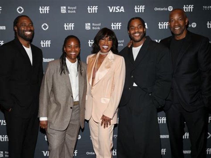 
Inside Denzel Washington’s Family With Wife Paulette and Their Four Children 