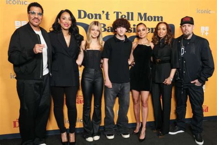 
Is Nicole Richie Married? Her Bio, Age, Husband, Children, Parents and Facts 