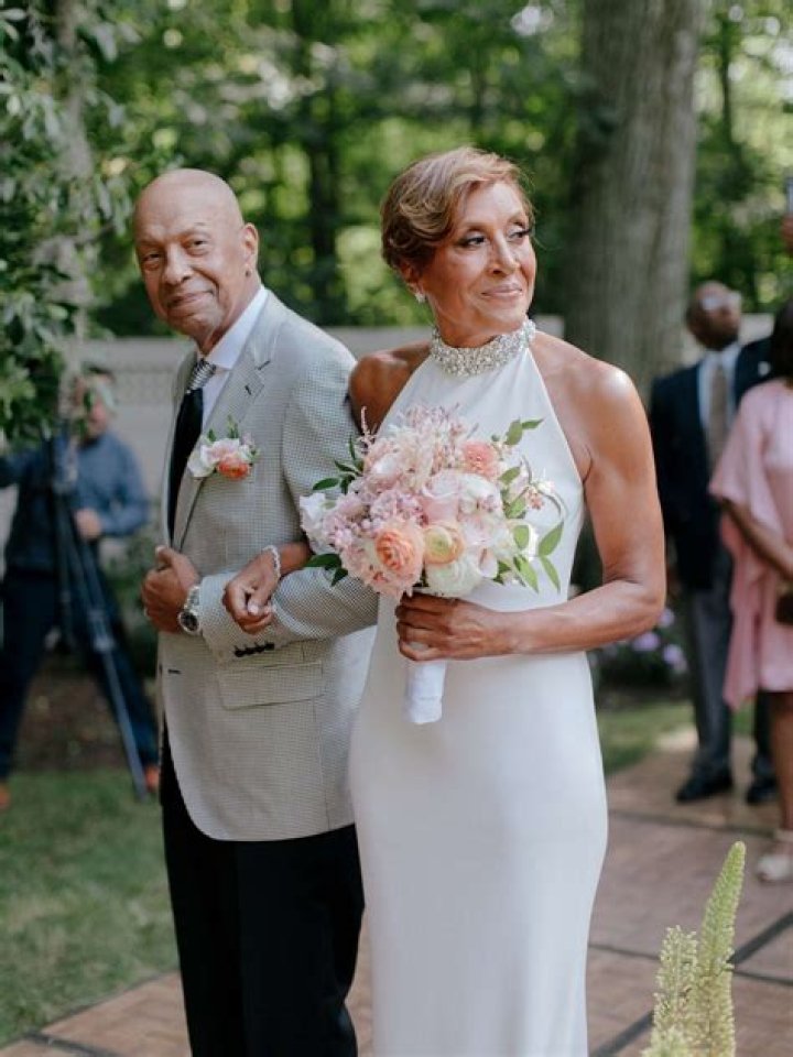 
Is Robin Roberts Married? Her Bio, Age, Husband, Salary, Net worth, Height and Weight 
