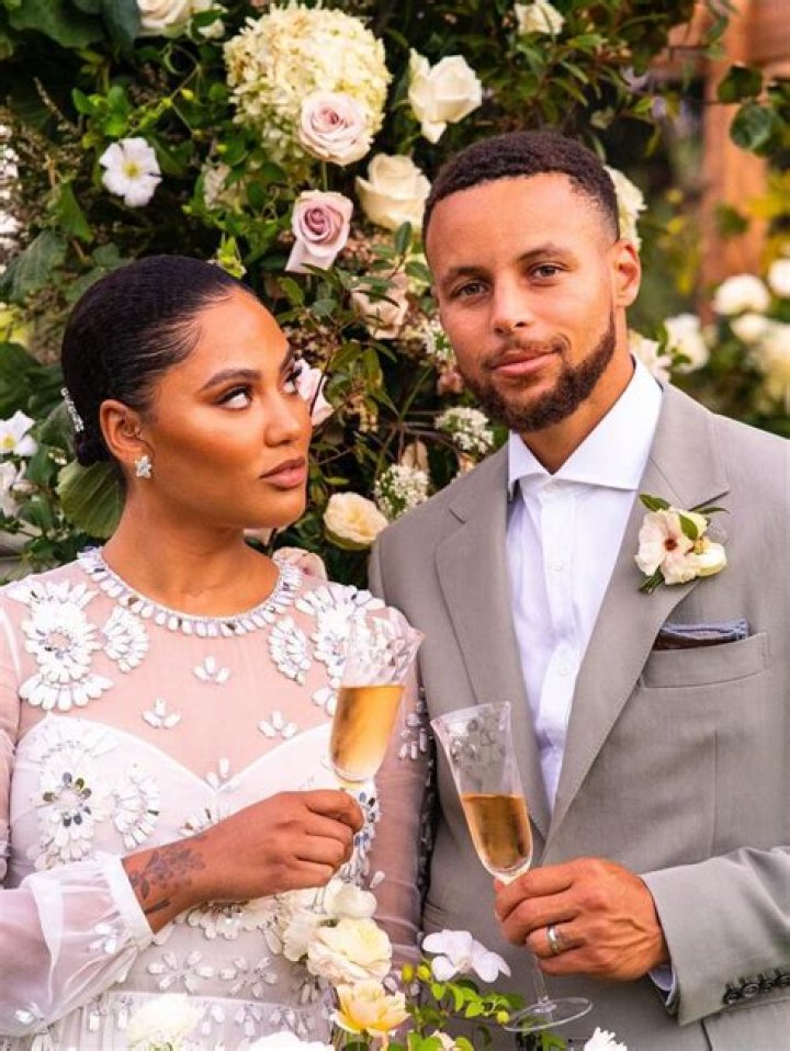 
Is Stephen Curry Married? His Bio, Age, Wife, Height and Net worth 