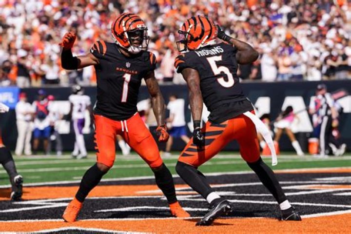 
Ja’Marr Chase and Tee Higgins of Cincinnati Bengals spotted at yatch party witth friends in Miami 