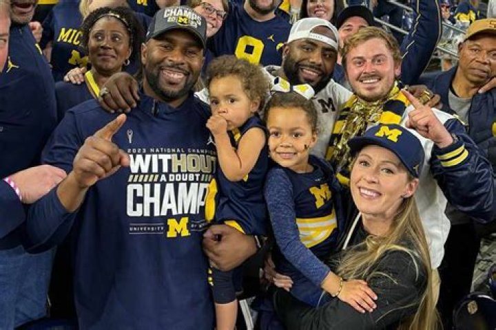 
Joe Thomas has been married to his wife Annie Thomas since 2007 