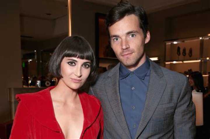 Meet Ian Harding Wife Sophie Hart – Details On Age Wikipedia And More Facts