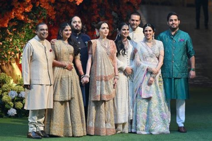 Meet Vikram Gokhale Daughters Neha Gokhale Sundriyal And Nisha Kekar Adav