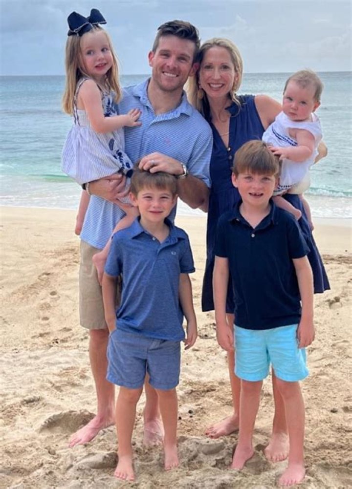 
MLB Robin Ventura And His Wife Stephanie Hebard Has 4 Children 