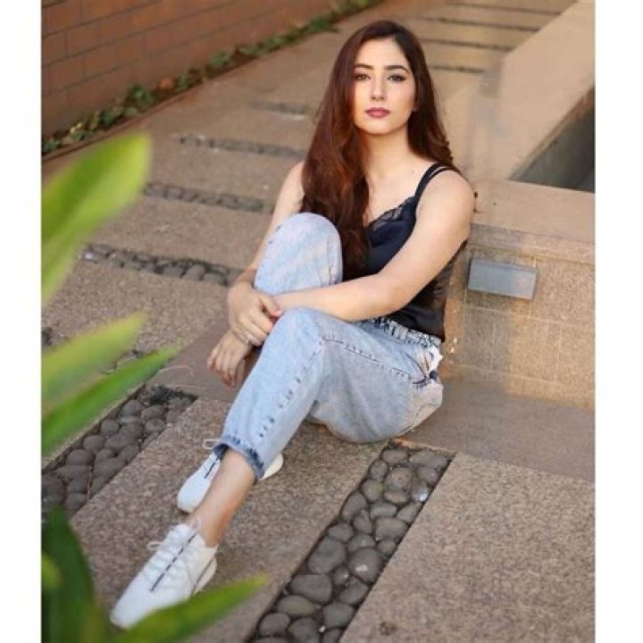 Nidhi Parmar Height, Weight, Net Worth, Age, Birthday, Wikipedia, Who, Instagram, Biography