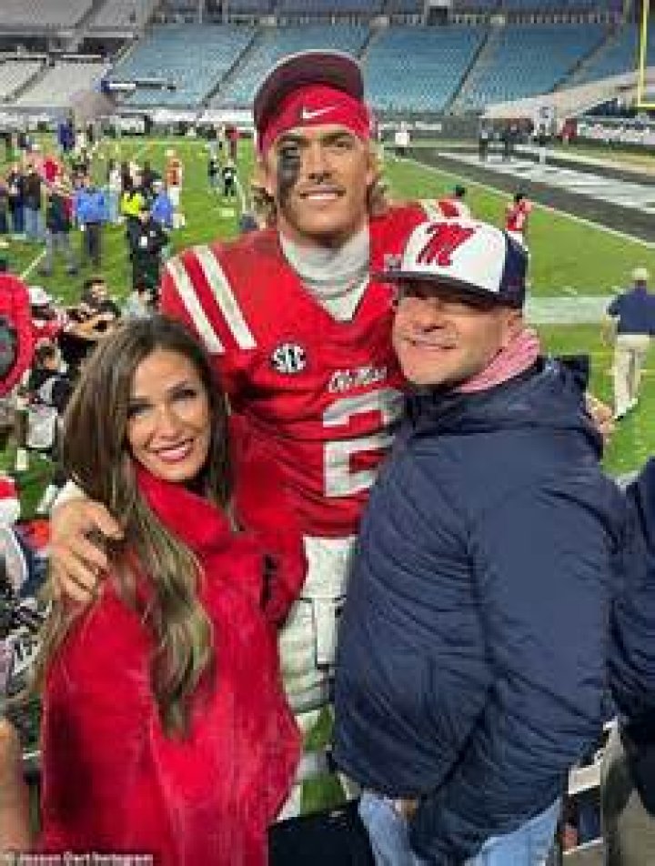 
Ole Miss Rebels Jaxson Inherited His Athletic Talent From His Parents Brandon And Kara Dart 