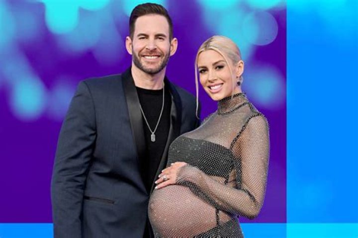 
Pregnant Heather Rae El Moussa Shows Off Her Baby Bump Alongside Tarek at People’s Choice Awards 