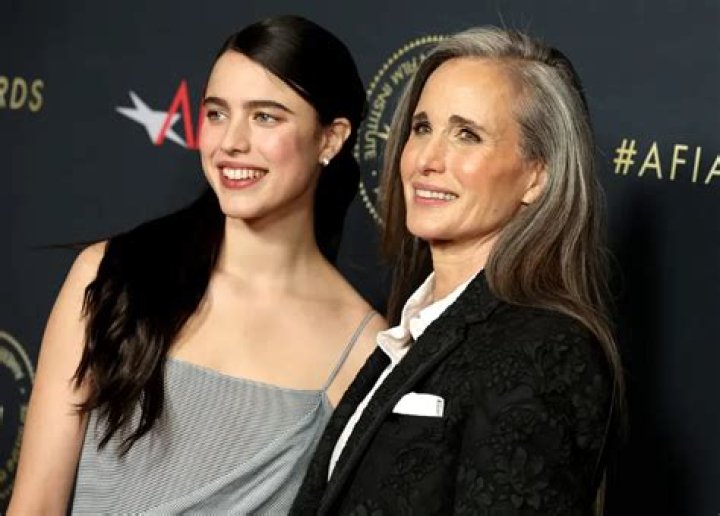 Rainey Qualley Height, Weight, Net Worth, Age, Birthday, Wikipedia, Who, Nationality, Biography
