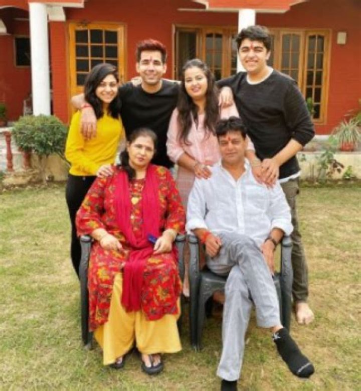 
Rishi Sunak Has 2 Siblings: Meet Brother Sanjay And Sister Raakhi 