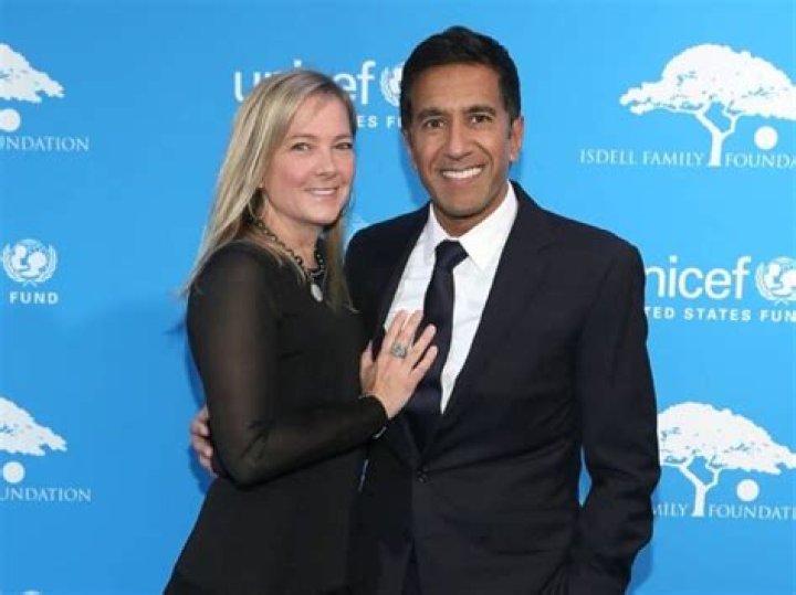 Sanjay Gupta Height, Weight, Net Worth, Age, Birthday, Wikipedia, Who, Nationality, Biography