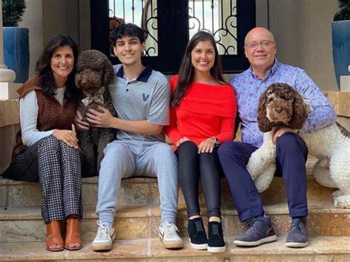 
Sonoya Mizuno Husband – Is She Married In 2022? Parents And Siblings 