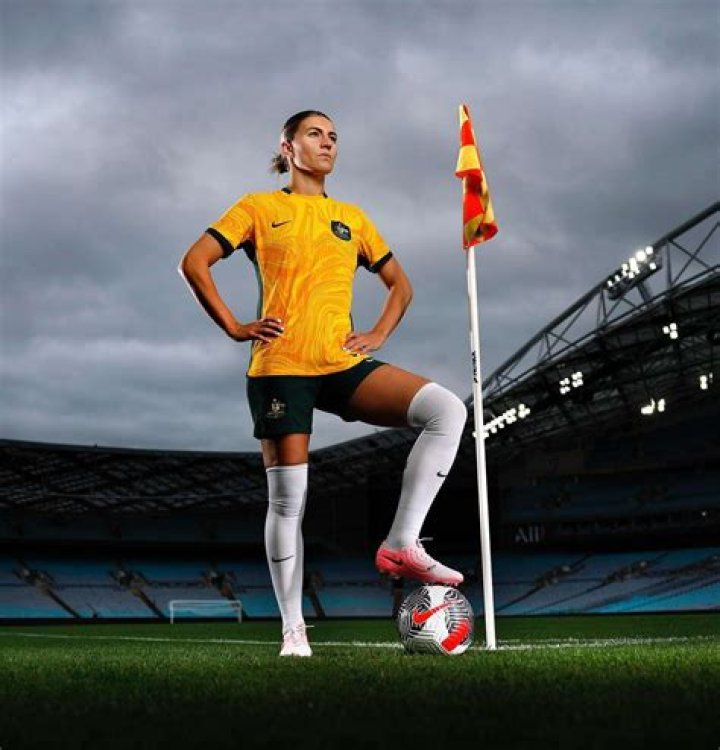 
Steph Catley Height, Weight, Net Worth, Age, Birthday, Wikipedia, Who, Nationality, Biography 