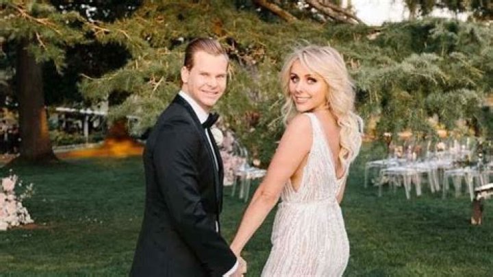 
Steve Smith is Married to Wife: Dani Willis. 