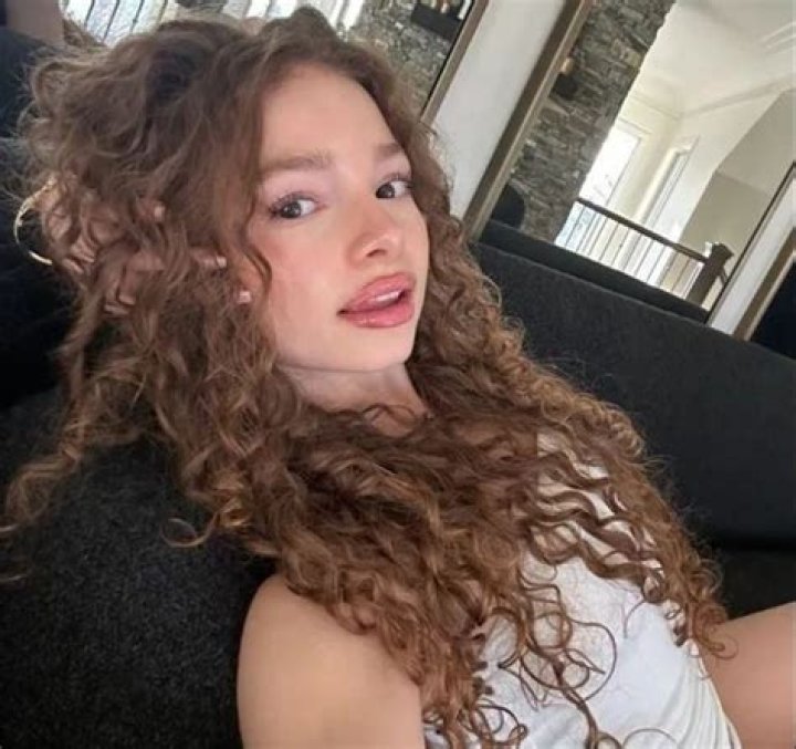 
Thatpineapplegirl (TikTok Star) Biography, Age, Boyfriend, Height, Net Worth 