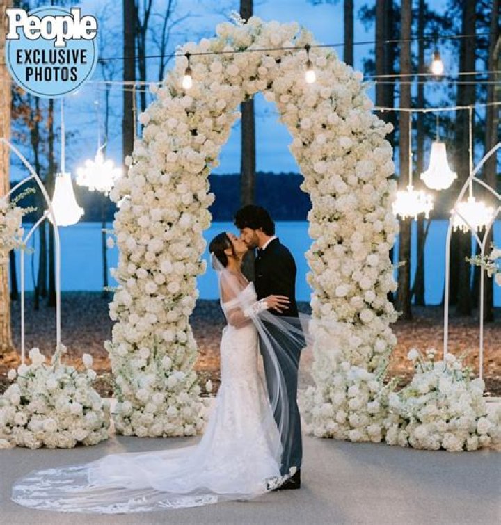 U.S. Women’s Soccer Player Mallory Pugh Weds MLB’s Dansby Swanson in ‘Enchanted Forest’ Ceremony!