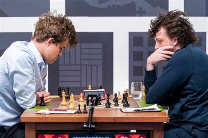 
Why Hans Niemann’s Coach Maxim Dlugy Banned From Chess.com For Cheating? Magnus Carlsen Statement 